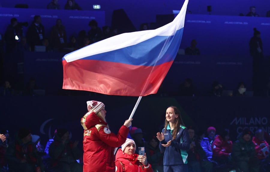 Шестеро смелых: как самая маленькая сборная заставила говорить о себе весь мир Шестеро смелых: как самая маленькая сборная заставила говорить о себе весь мир